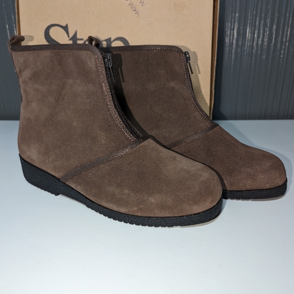 Step Abouts Rambler Brown Suede Zip Front Booties, Sz 8.5W - Picture 5 of 10